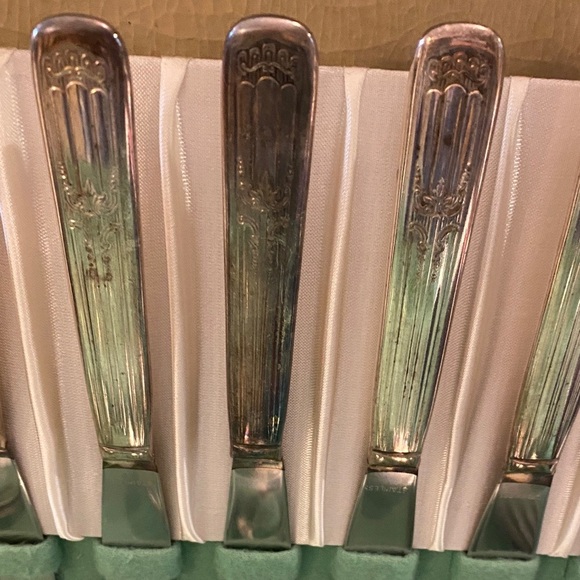 Lennox sliver plate Elegant 8 piece Cutlery Set - Picture 5 of 6